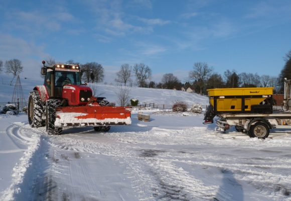 Déneigement et entretien des voies publiques près de Rouen